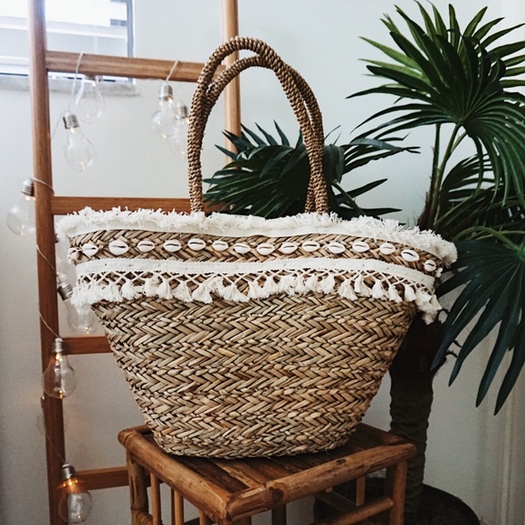 •Sanibel Puka Shell Straw Tote• - Picture 6 of 7